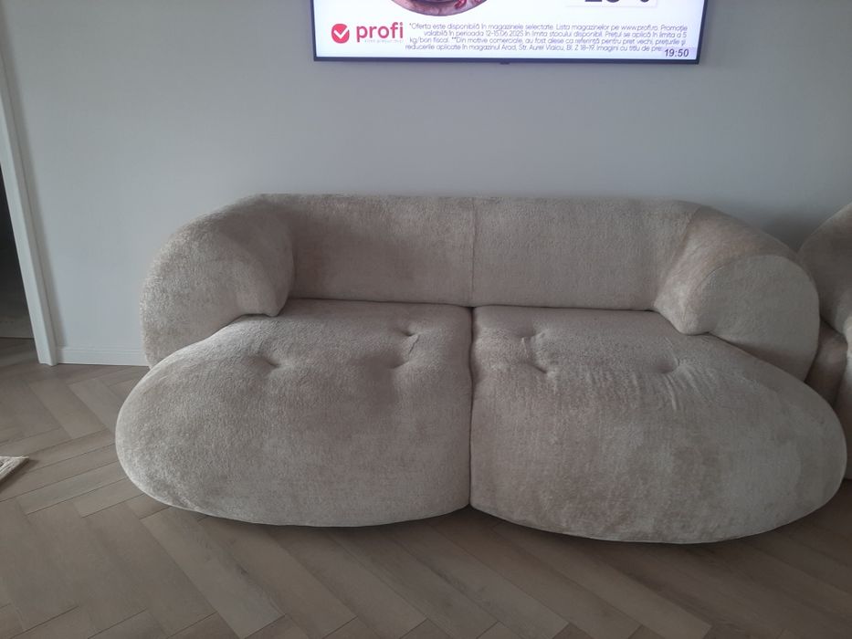 Canapea din catifea și un fotoliu