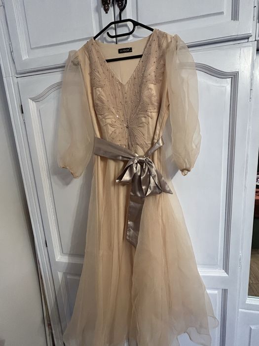 Vand rochie de ocazie