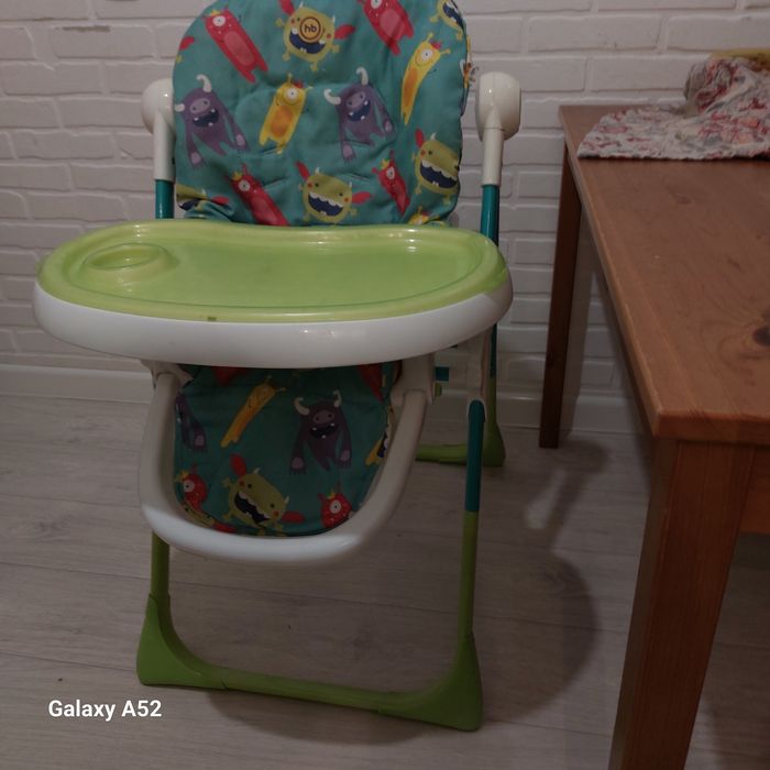 Детская кроватка, стул для кормления