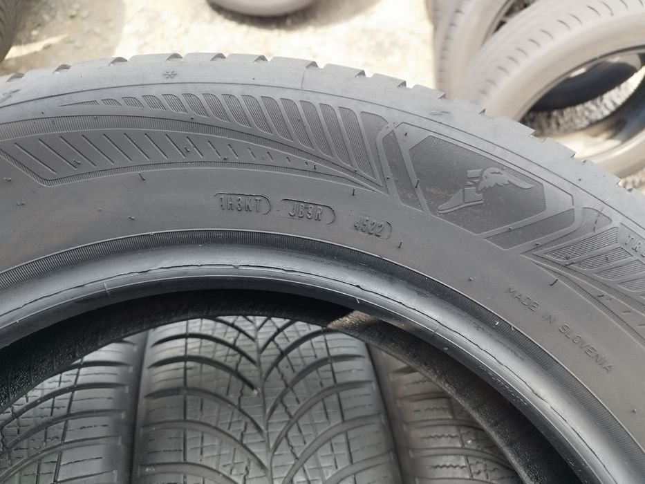 215-60-17 Goodyear Vector 4 SEASONS Gen 3
