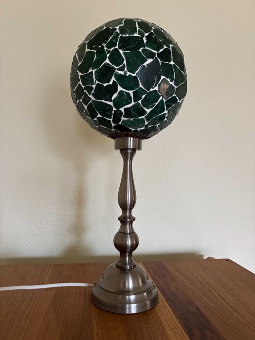 lampa ambientala din cuart verde , cu pietre lucrate manual