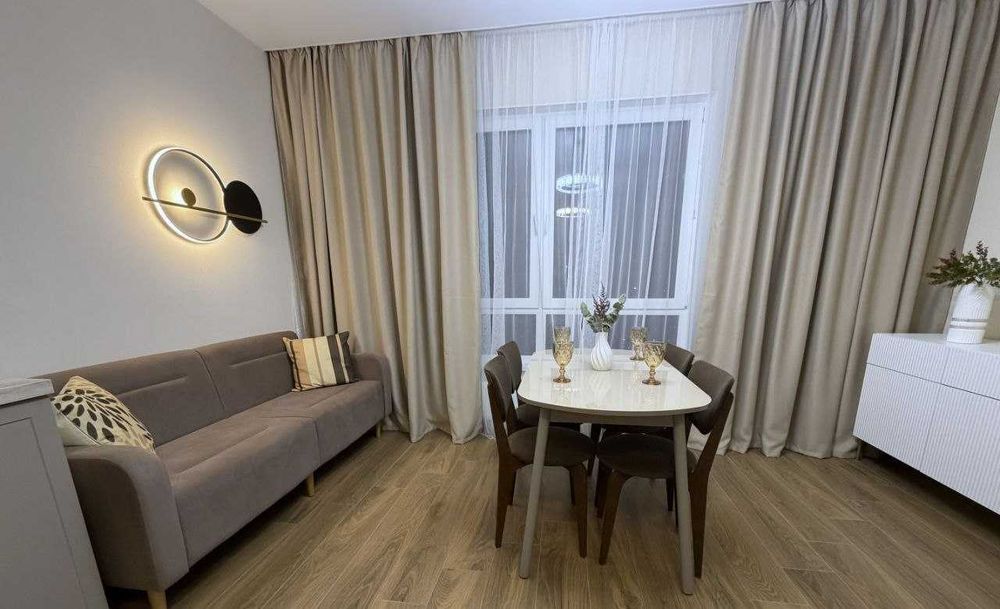 Сдается просторная 2-х комнатная квартира в центе, Айбек,  2/5/12. Р6