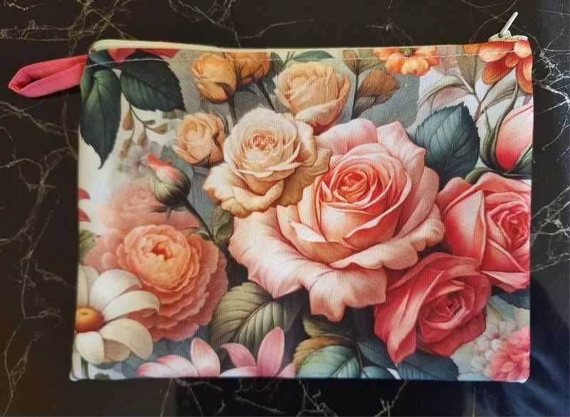 Несесер за тоалетни и козметични принадлежности 15х20см Цветя