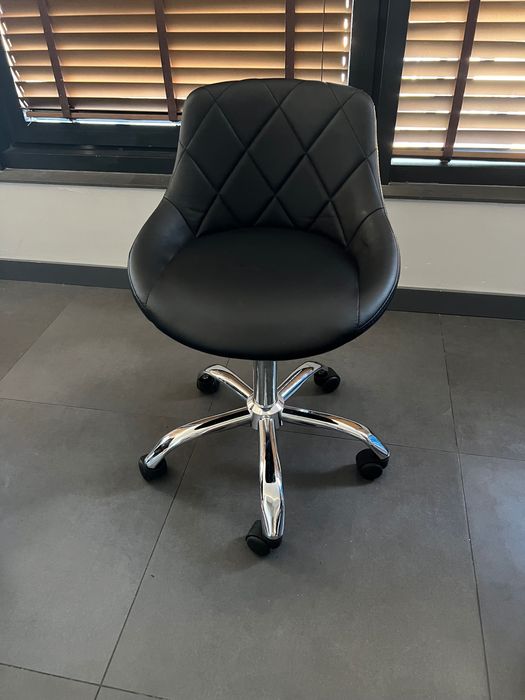 Черен стол на колелца Сохо (мостра) – 24м гаранция