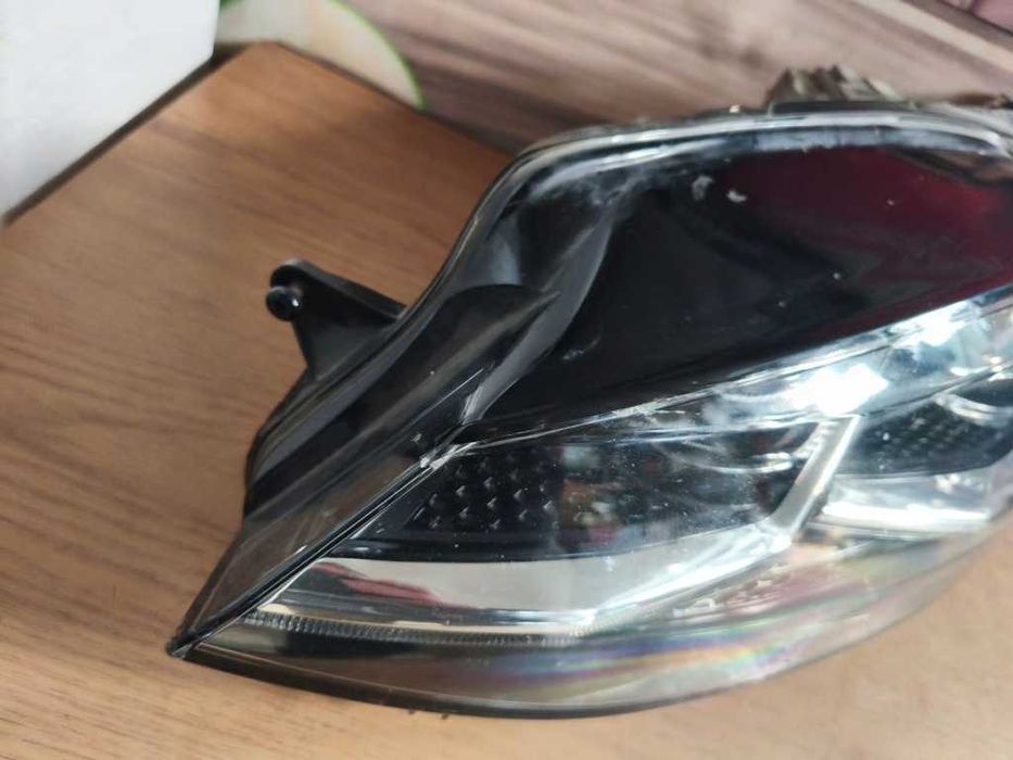 Far stanga golf 7 full led cod 5g1941035 cu mic defect pe plexid