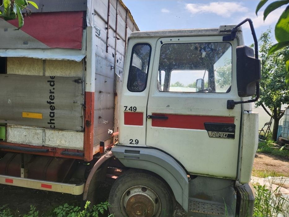 De vânzare camion apicol complet echipat + 50 de stupi cu familii de albine