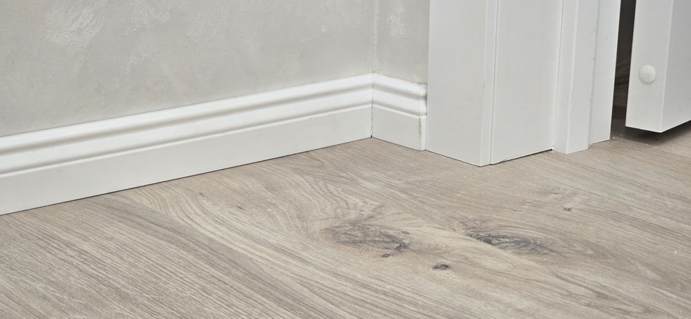 Монтаж галтелей гардин и плинтуса. Выезд в районы.