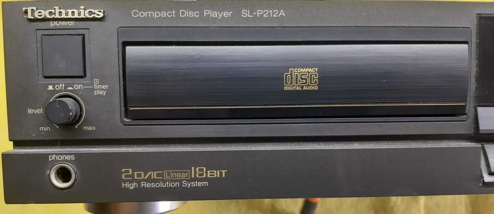 Technics Compact Disc Player SL-P212A