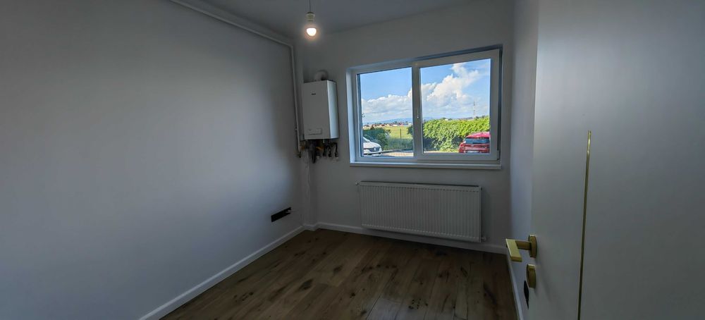 Studio complet renovat cu curte si loc de parcare.