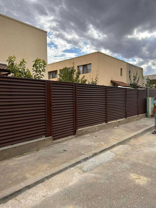 Garduri din panou stil jaluzele, sipca metalica, tabla, plasa si BCA