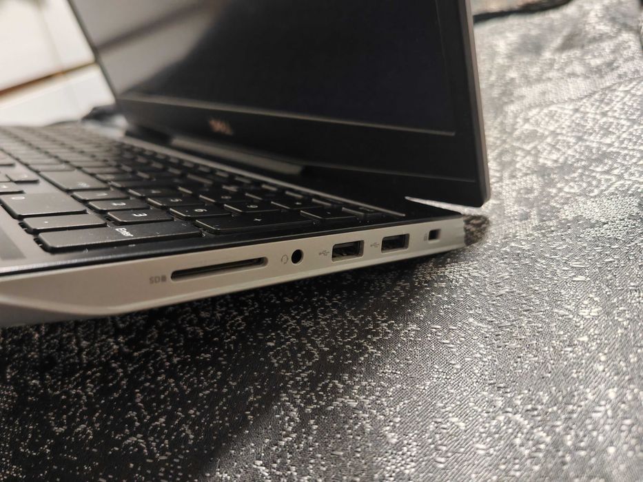 Гейминг лаптоп Dell G5 5505, 144Hz, Ryzen 5 4600H,32GB,750GB, RX 5600M