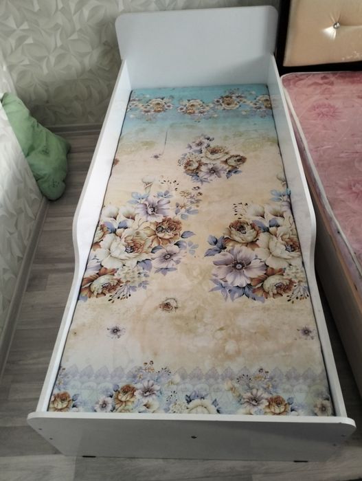 Детский кровать .