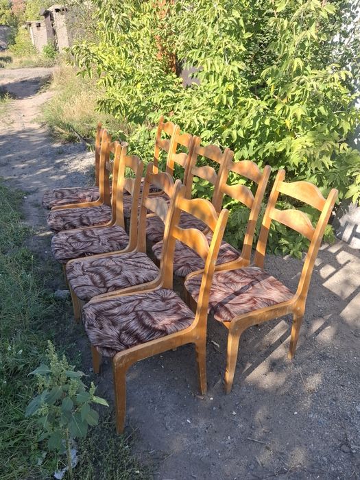Стулья и столы раздельно