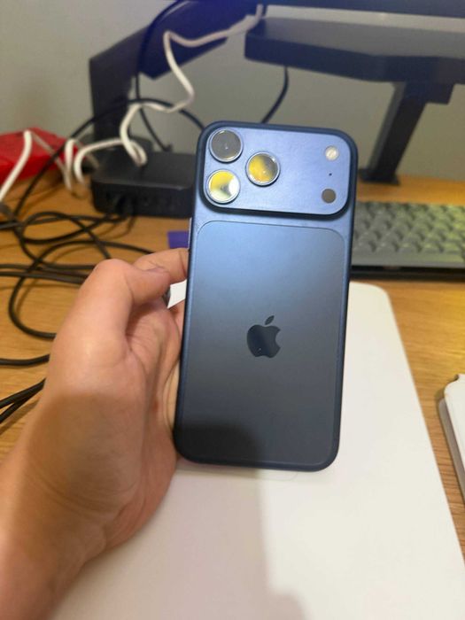 iPhone 17 Pro Max 256 GB Deep Blue — АКБ 97%, nano‑SIM