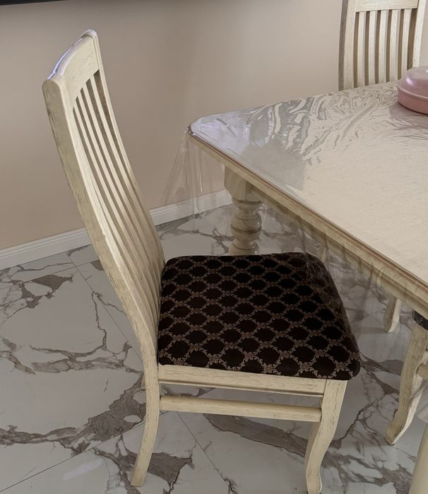 Продам стол и стулья комлпект