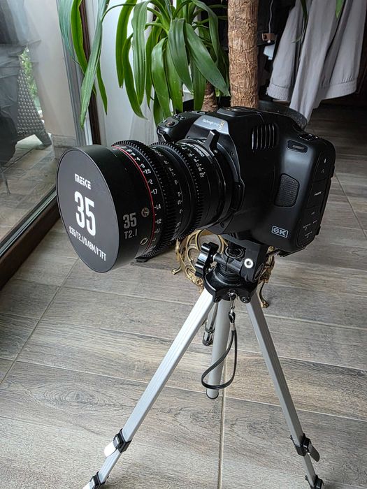 Camera Video Blackmagic Pocket Cinema Camera 6K Pro + Obiectiv Meike 35mm T2.1  Cinema Microfon Rode Accesorii Baterii V Mount
