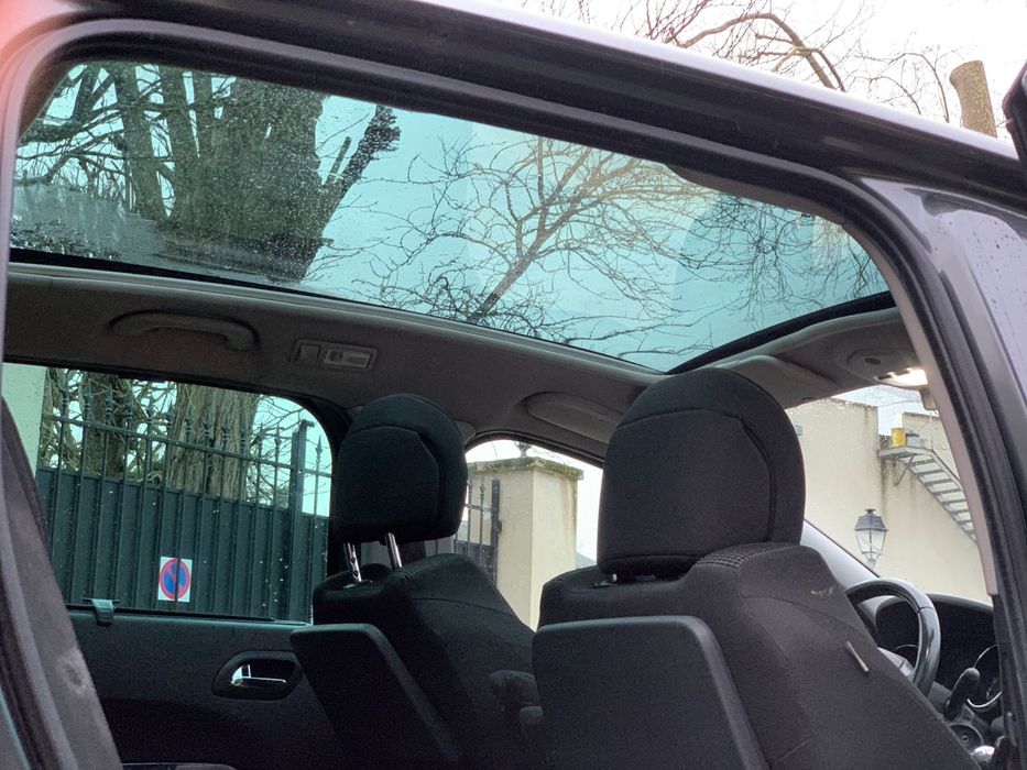 Vând peugeot 2010 manulal