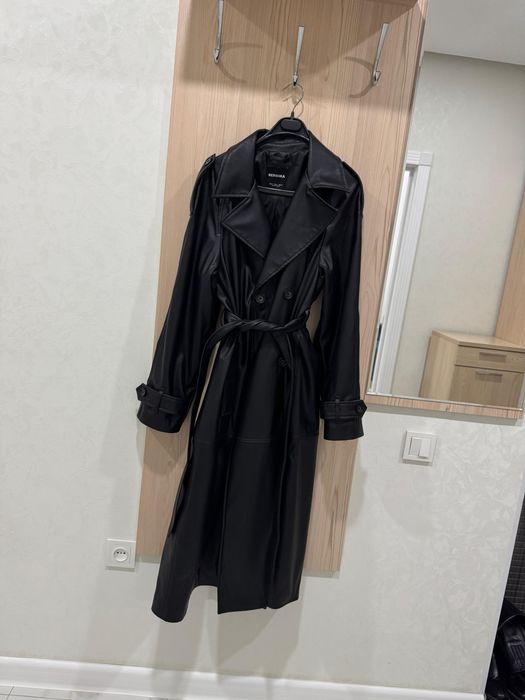 Кожаны плащ из Bershka
