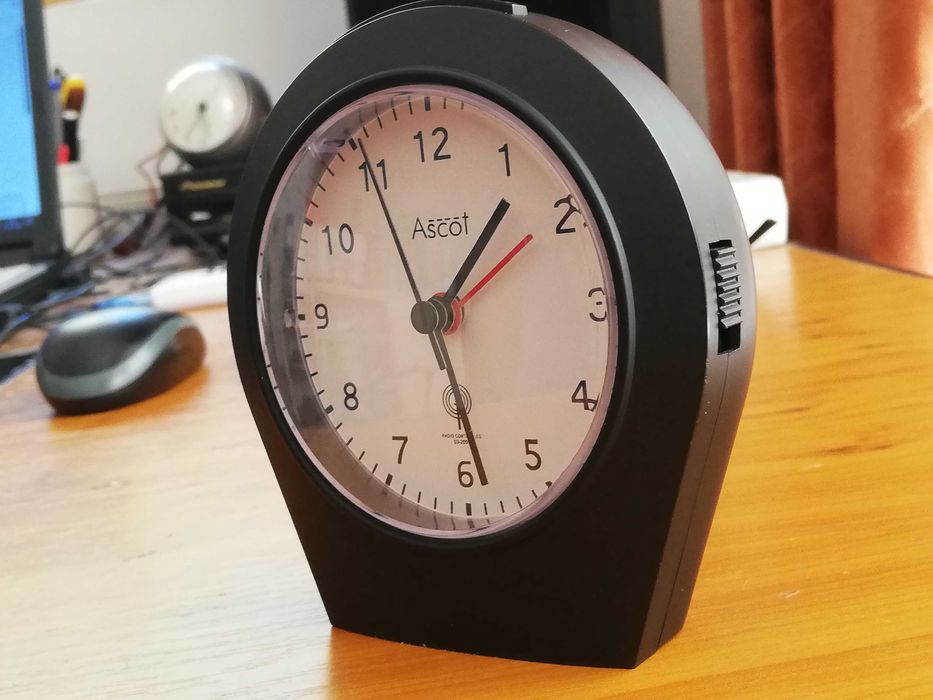 ceas cu radio control, de masa, producator german ASCOT, alarma, led