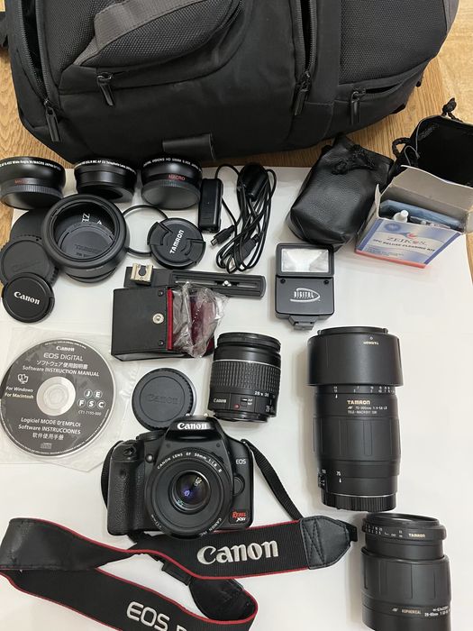 Accept o oferta de pret! Aparat foto profesional Canon EOS Rebel XSi cu tot setul!