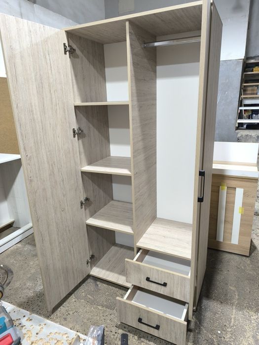 Шкаф с гарантии на 3 года.