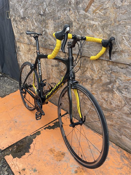Bicicleta cursiera cadru full carbon Pinarello Dogma 65.1 shimano 105