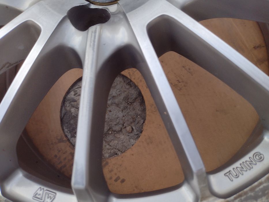 OZ WSW  17-4x100 ET40 7 j Toyota Yaris S