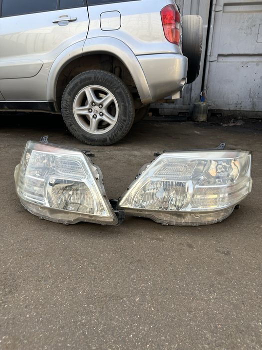 Фары на Toyota Alphard