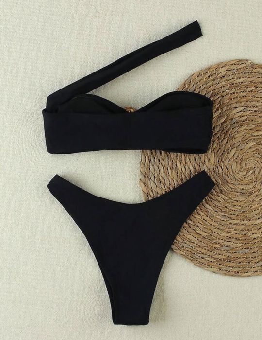 Бански костюм тренд черен