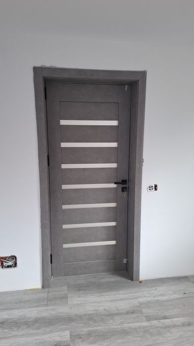 Montaj  Uși Interior / Exterior • usi sticla Deblocări & Reparații •