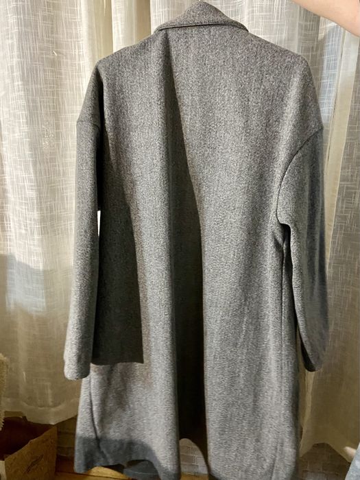 Сиво преходно палто