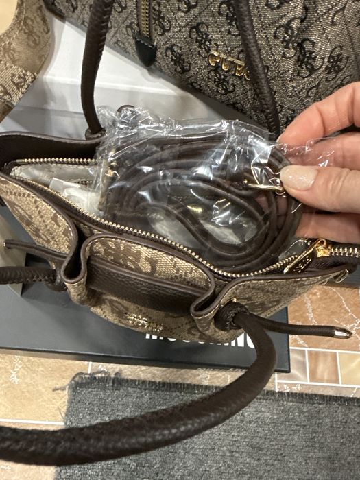 Дамска Чантаичка Guess