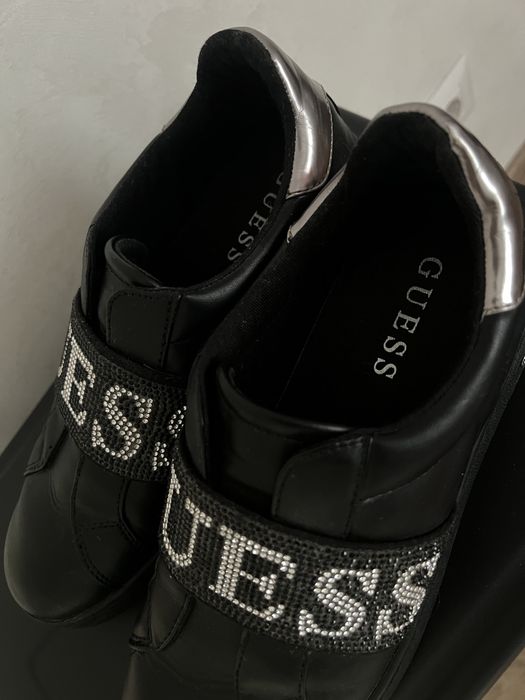 Sneakersi GUESS cu diamante