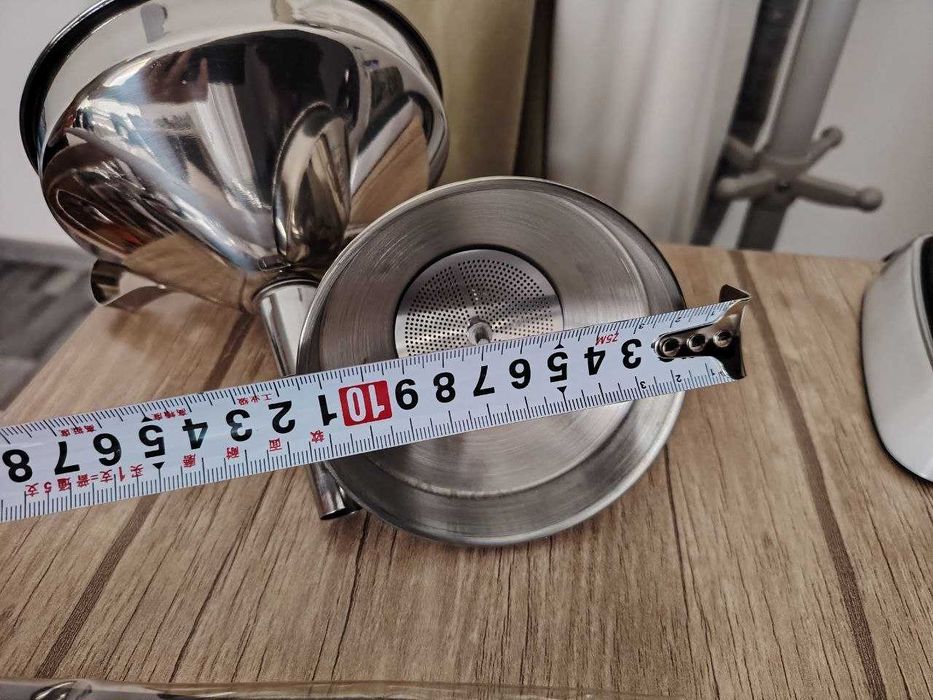 пара воронок 14см и 10см
со сьёмными ситами
sus 304 нерж 2штуки