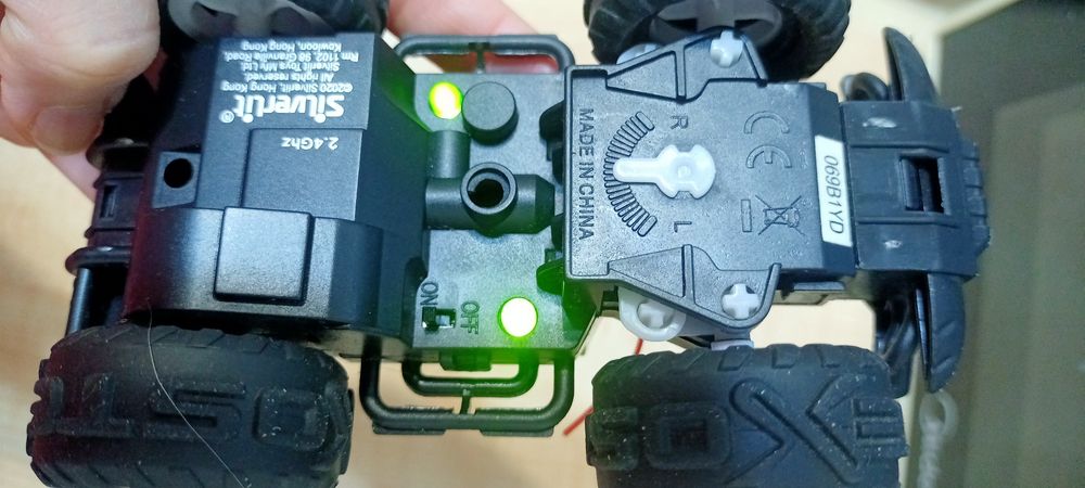 Машинка на пульте управления