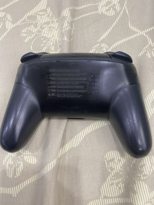 Nintendo Switch Pro Controller — как новый