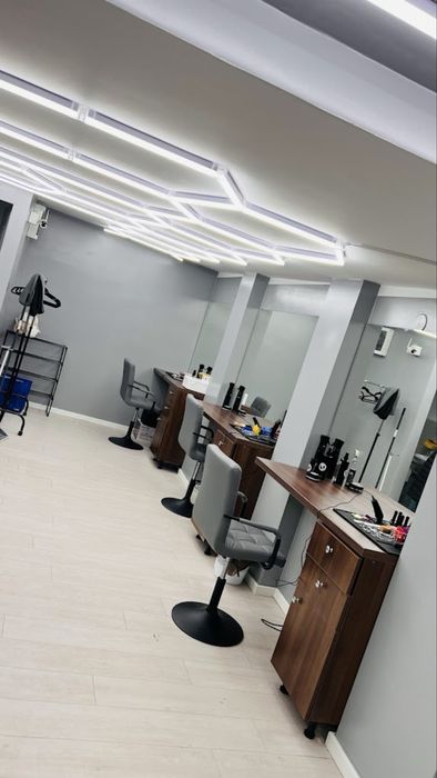 Tuns gratuit pentru bãrbați in Pitesti la frizer .