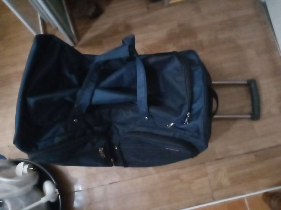 Чемоданы последние . Недорого