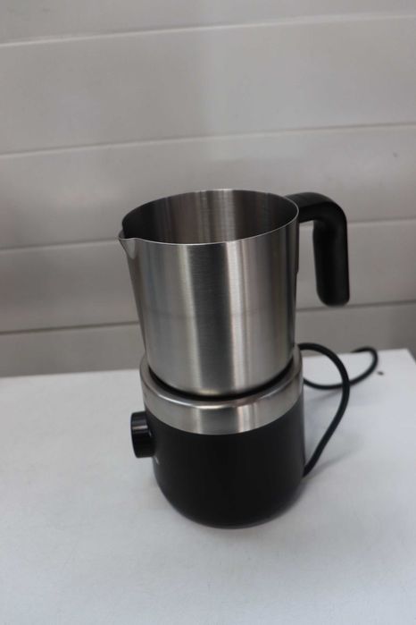 Пенообразувател за мляко Severin SM 3588 (Черен) 550W, лек ДЕФЕКТ