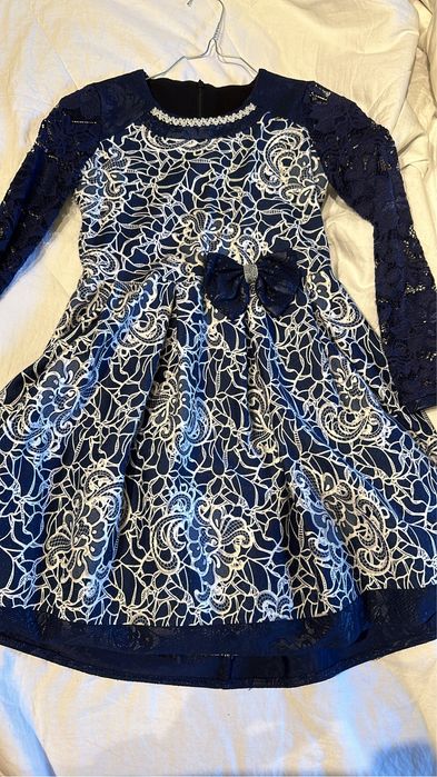 Рокличка, 7-8г. С дантелени ръкави