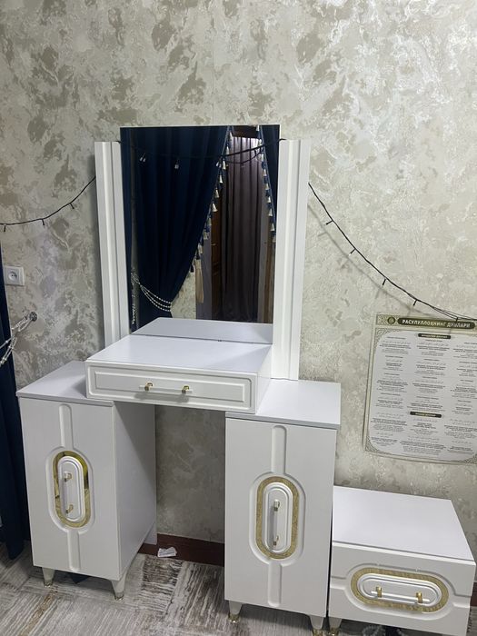 Mebel spalniy kamplekt sotiladi