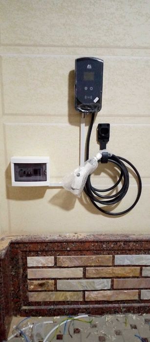 Установка зарядное станции для электрокаров.