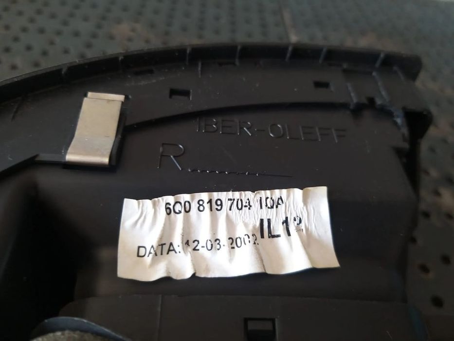 Grila aer bord dreapta vw polo 9n 6q0819704