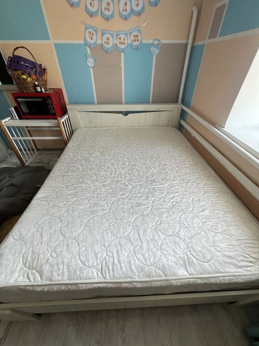 Продам кровать с матрасом