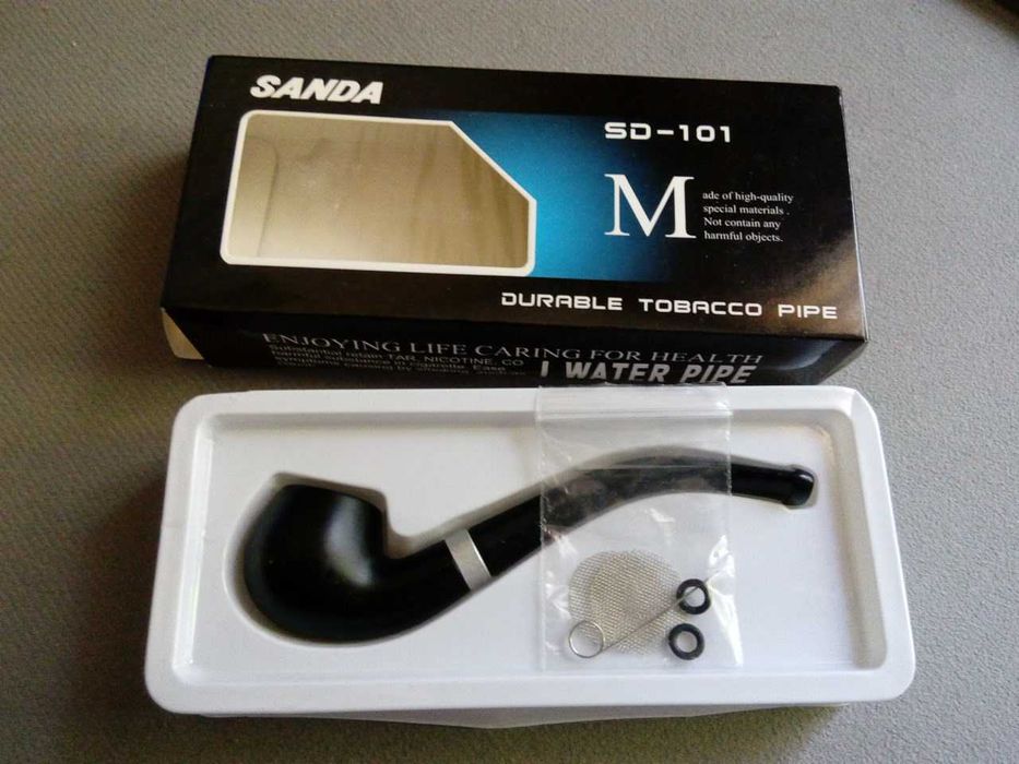 курительные трубки в запечатанных коробках.