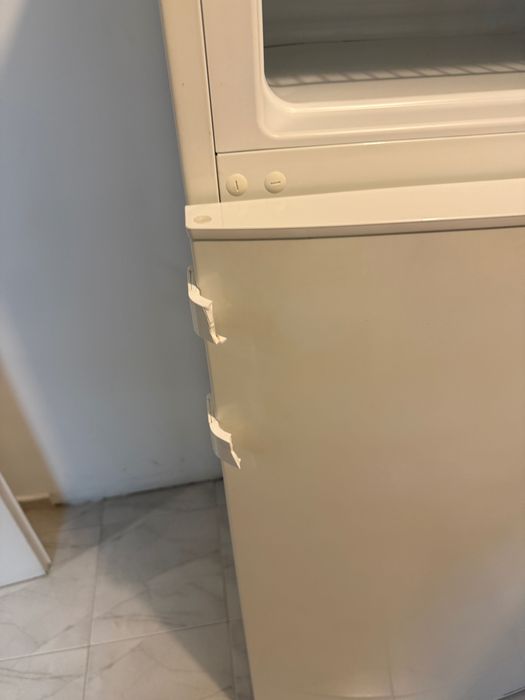 Хладилник Electrolux с горна камера