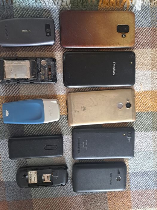 Продам телефоны на запчасти