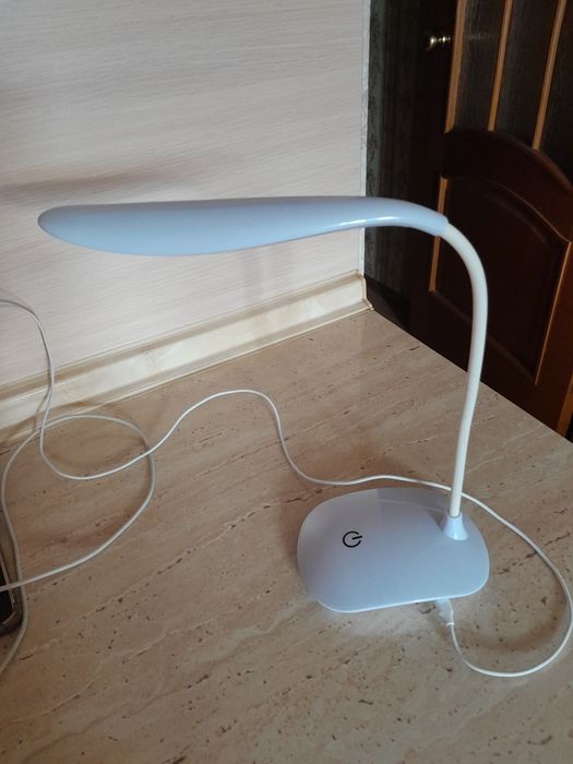 Продам  настольный светильник