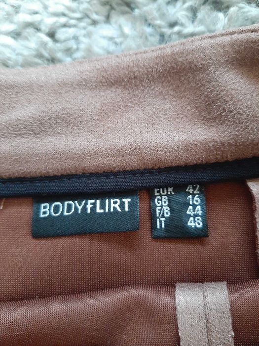 Fusta imitatie piele intoarsa marime 42
