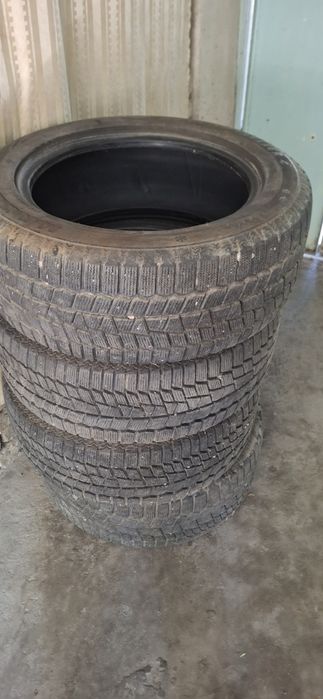 Продам зимние шины 225/55/17 состояние идеалное без трешин